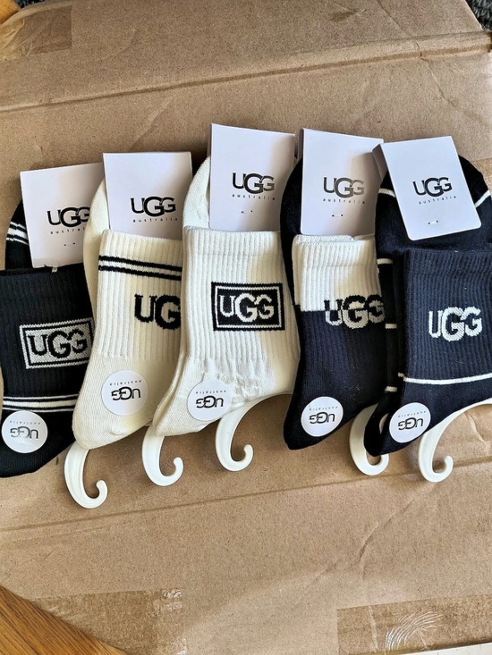 UGG Striped Socks 5-Pack in Black & Cream